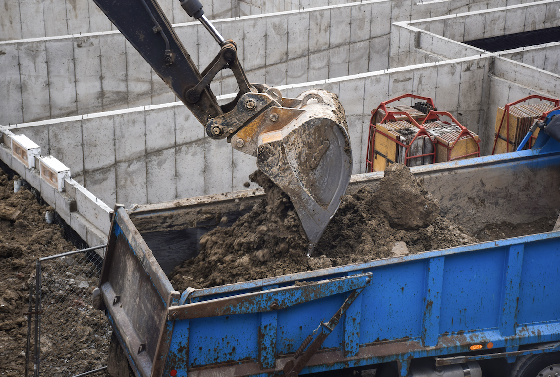 Entulho na Obra: Como Fazer a Retirada Correta e Evitar Multas